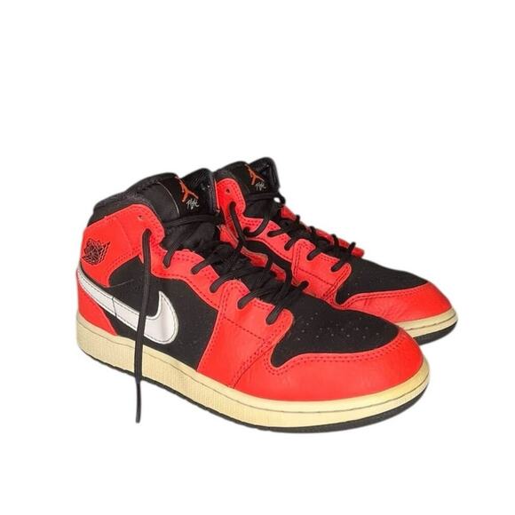 ***SOLD*** Nike Air Jordan 1 Retro Mid GS Black Infrared Red 23 Size 4.5 B37 - Picture 3 of 6